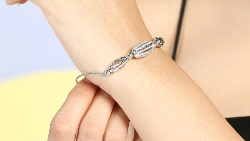 Lắc Tay AvaJi AVJ.B000045 được l&agrave;m từ chất liệu bạc 925 mạ v&agrave;ng trắng